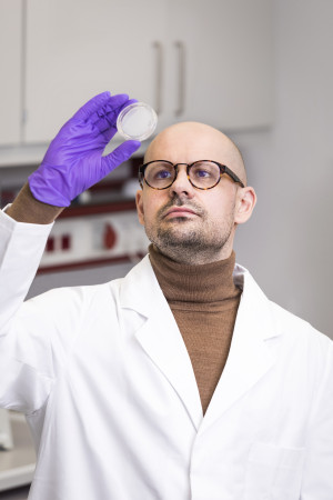 Porträt Dr. habil. Miloš Filipović.