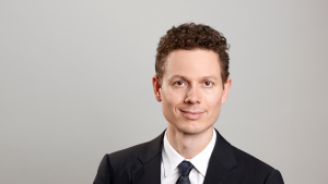 Das Bild zeigt ein Porträt von Prof. Dr. Christian Lange.
