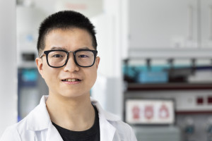 Suyuan Chen in the lab.