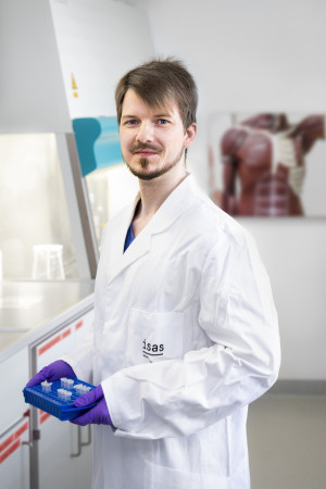 Bild von Dr. Andreas Hentschel, Mitarbeiter in der Arbeitsgruppe Translationale Analytik.