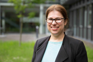 Portrait von Dr. Yvonne Reinders.
