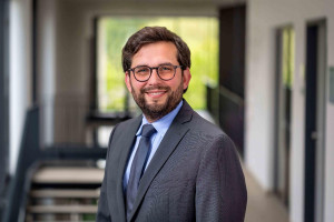 Das Foto zeigt ein Portrait Jun.-Prof. Dr Sven Heiles.