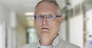 Portrait von Dr. Roland Hergenröder.