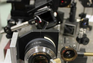 Der PAMONO Virensensor kann sichtbar machen, was Viren anrichten. Daher arbeiten Forscherinnen und Forscher des Leibniz-Instituts für Analytische Wissenschaften und der Technischen Universität Dortmund derzeit an seinem Einsatz gegen das neuartige Coronavirus.